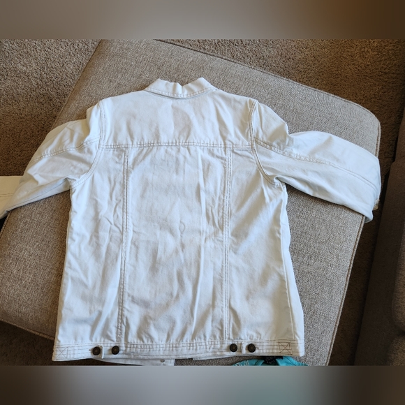 DENIM & Co White jean jacket with embroidery & beading. Matching top si… - Picture 7 of 16
